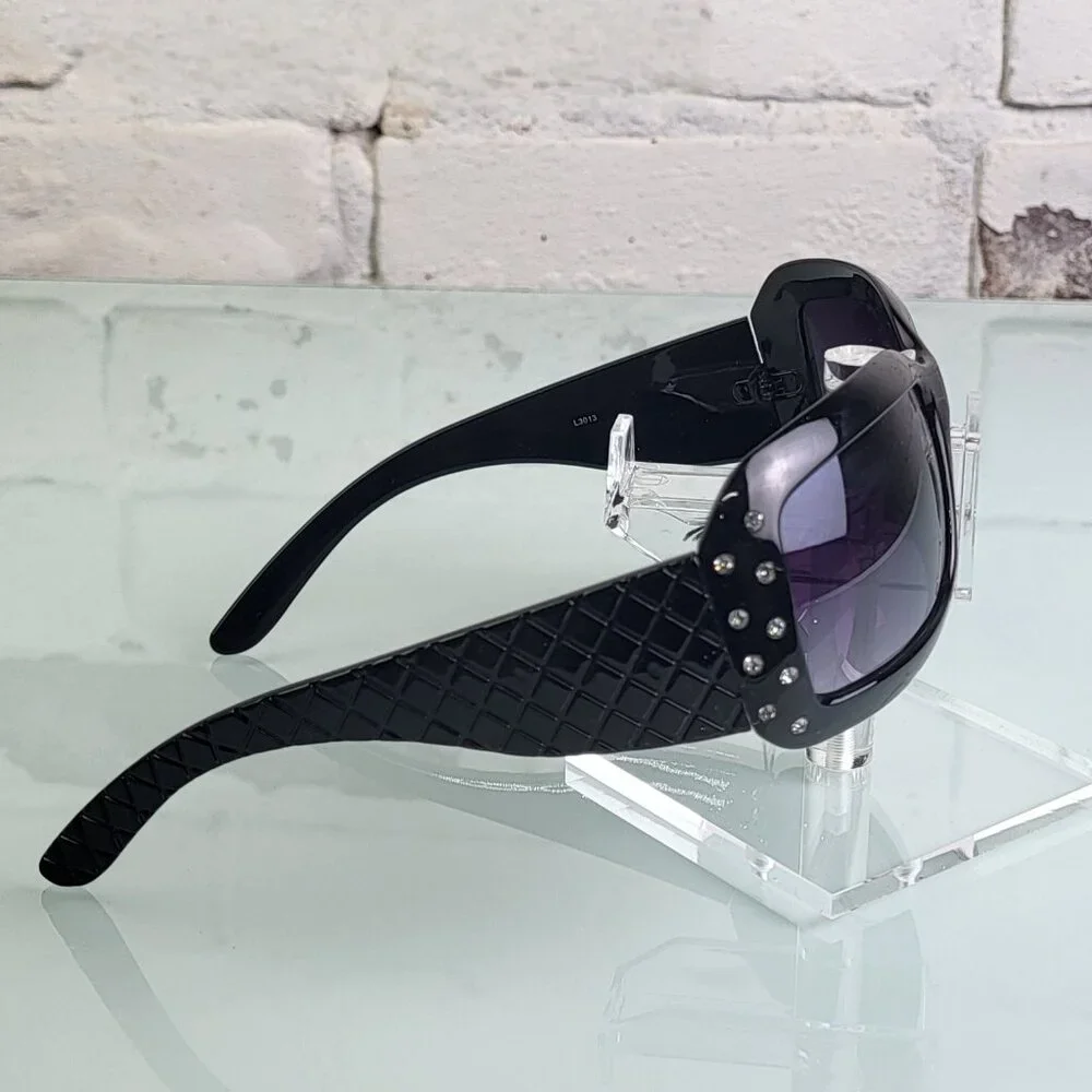 NWT DESIGNER INSPIRED WOMEN'S RHINESTONE ACCENT SUNGLASSES (2 for $25)